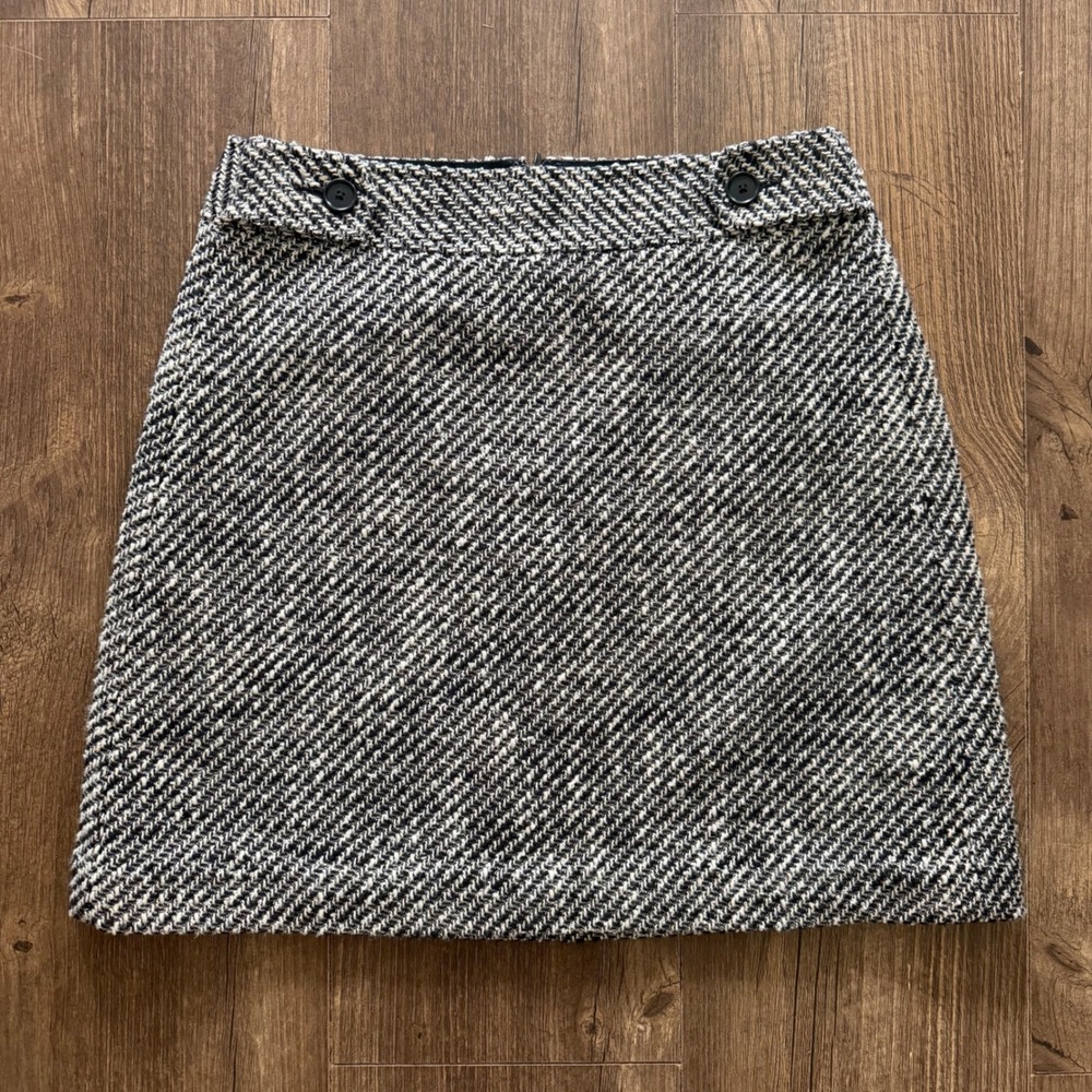 LOFT Mini Skirt Women 4 Black White Herringbone Tweed Button Tab Academia Office